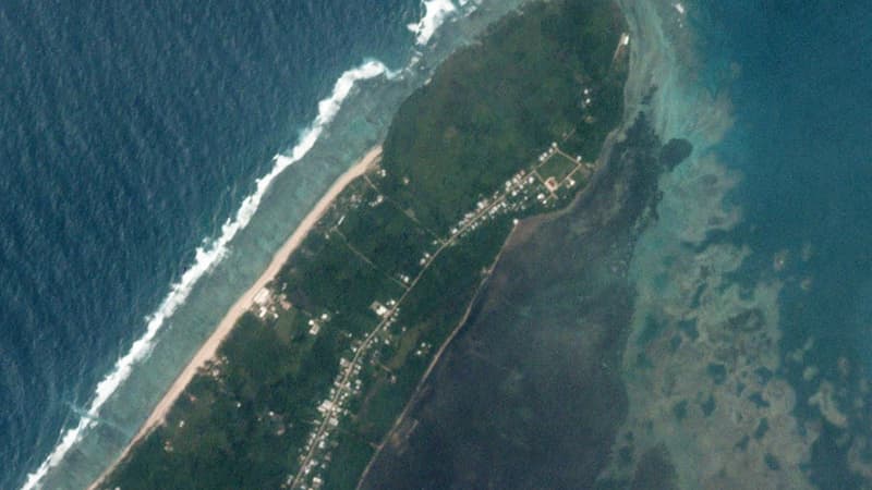 Photo satellite montrant la ville de  Kanokupolu, sur l'île Tongatapu, aux Tonga, le 16 janvier 2022 (illustration)