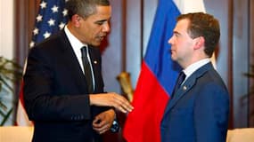 Barack Obama et Dmitri Medvedev signeront ce jeudi à Prague un nouveau traité de réduction de leurs arsenaux nucléaires censé consolider le processus de rapprochement en cours entre les deux anciens ennemis de la guerre froide. /Photo d'archives/REUTERS/J