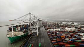 Le porte-conteneurs "CMA CGM Jacques Saade" dans le port du Havre, le 21 janvier 2021