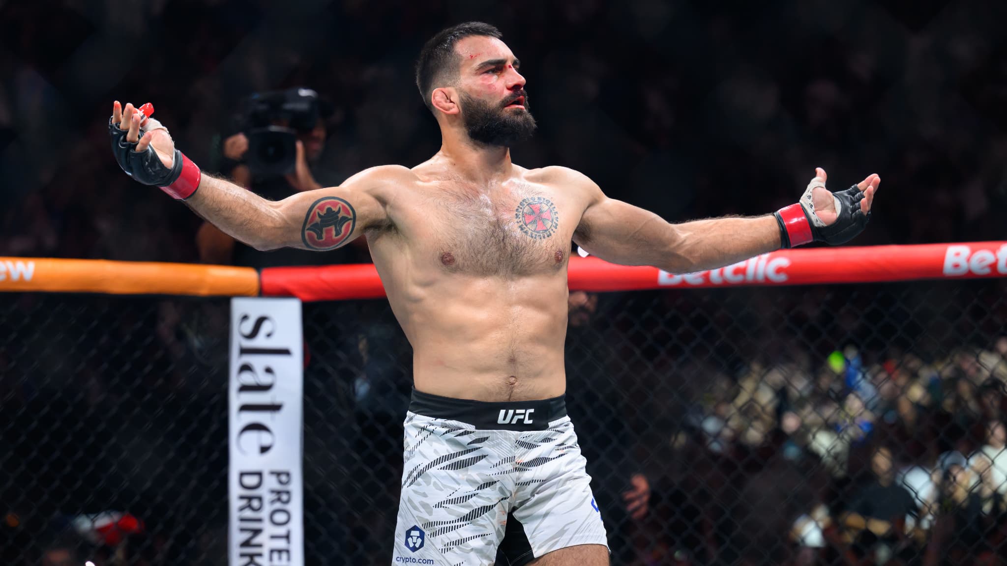 "J’AI ÉTÉ INTELLIGENT": BENOÎT SAINT DENIS SAVOURE SA VICTOIRE ET AFFICHE SES GROSSES AMBITIONS APRÈS L'UFC PARIS 2025