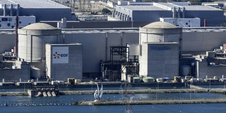 EDF pourrait être contraint d'abaisser sa production nucléaire et même arrêter un réacteur de la centrale du Tricastin en raison des températures élevées des fleuves