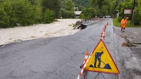 D'importants dégâts dans la vallée de la Vallouise le 21 juin 2024 après des intempéries dans les Hautes-Alpes.