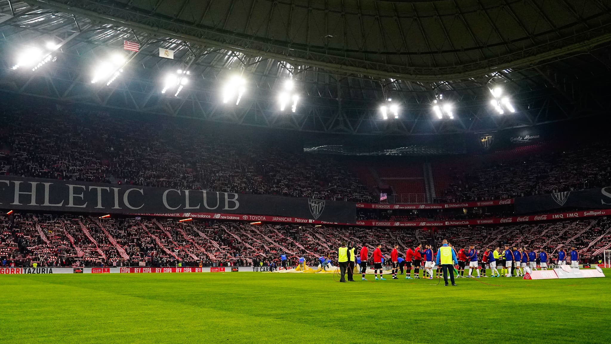 several Atlético fans reportedly seriously injured after attack by Bilbao fans