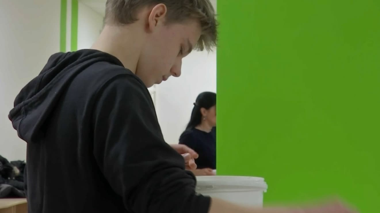 Danylo, en plein préparation de varenykys, Lviv, 2022 Danylo, en plein préparation de varenykys, Lviv, 2022