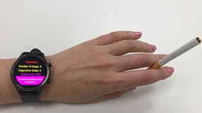 La montre connectée utilisée par les chercheurs pour aider à arrêter de fumer.