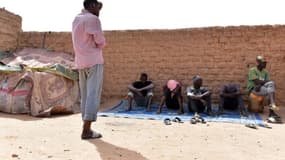 Des migrants à Agadez, au Niger, le 1er avril 2017