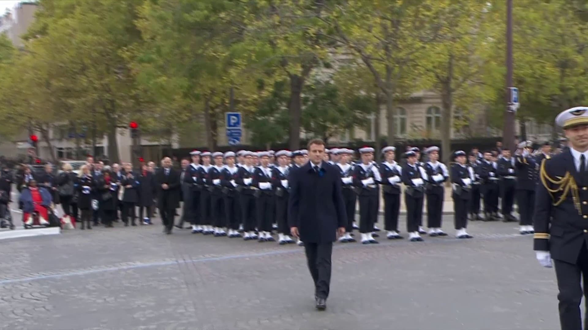 Emmanuel Macron sur la Place de l'Etoile