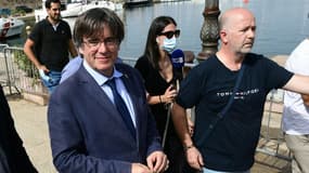 L'ex-président de Catalogne et eurodéputé Carles Puigdemont (G) à Alghero (Sardaigne), le 25 septembre 2021