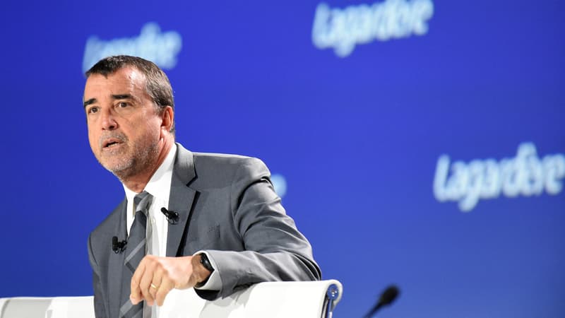Regarder la vidéo Arnaud Lagardère se démet de son mandat de PDG, après sa mise en examen