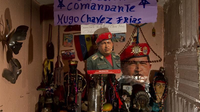 Un autel dressé pour prier pour le rétablissement de Hugo Chavez, dans la capitale vénézuélienne Caracas. L'état de santé du président s'est stabilisé par rapport au dernier bulletin de santé officiel, a annoncé le gouvernement vénézuélien qui a une nouve