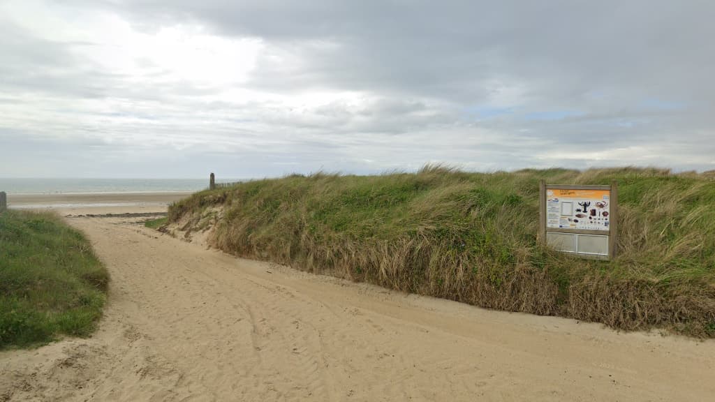 UNE ENQUÊTE OUVERTE APRÈS LA DÉCOUVERTE D'UN CORPS SUR UNE PLAGE DANS LA MANCHE
