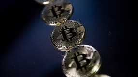 Les toutes premières unités de bitcoin ont été émises le 3 janvier 2009. 