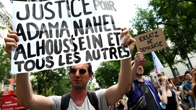 A la "marche pour Adama Traoré", le 8 juillet 2023 place de la République à Paris