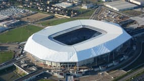 Après ceux de Lille, Nice, Bordeaux, Lyon inaugure le dernier grand stade sorti de terre pour les besoins de l'Euro 2016. Il est financé entièrement par des fonds privés et non via un partenariat public privé, comme ses prédécesseurs.