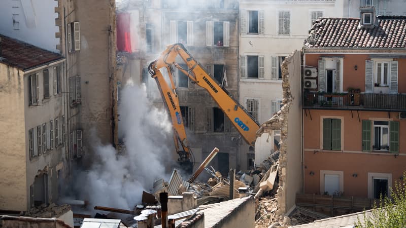 Un immeuble s'est effondré au 17 rue Tivoli, dans le centre-ville de Marseille, emportant une partie des immeubles voisins. Cinq personnes blessées ont été prises en charge.