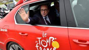 Le président françois Hollande en visite sur le Tour de France 2014.