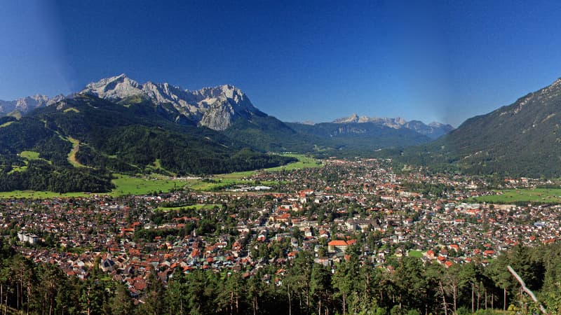 Ville de Garmisch-Partenkirchen, dans le sud de l'Allemagne