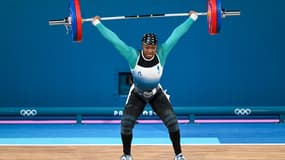Marie-Joseph Fegue lors de l'épreuve d'haltérophilie (-71kg) aux JO de Paris, le 9 août 2024 