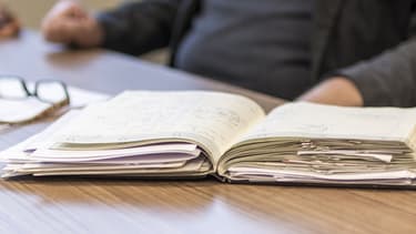 Même s'ils continuent de faire bien plus d'heures que les salariés, les travailleurs indépendants ont levé le pied ces dix dernières années.