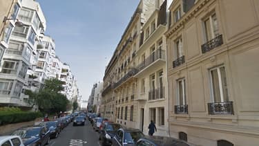 Chaque nuit, le locataire offrirait de "véritable scènes pornographiques" à ses voisins.