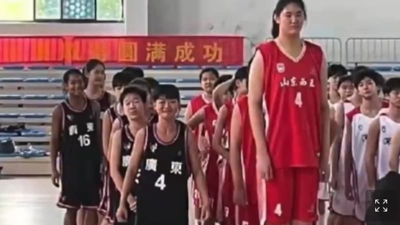 La Basketteuse Zhang Ziyu 2m26 à 14 Ans Fait Sensation En Chine Cultactu 6535