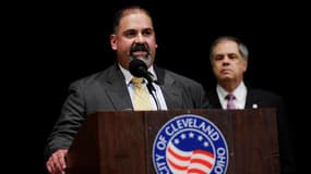 Lors d'une conférence de presse du procureur de Cleveland, Victor Perez, mercredi. Le magistrat a mis en examen mercredi Ariel Castro pour quatre chefs d'inculpation d'enlèvement et trois autres pour viol dans l'affaire des trois jeunes femmes séquestrées