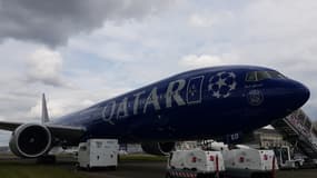 Un avion de Qatar Airways aux couleurs du PSG, exposé au Salon du Bourget 2025.