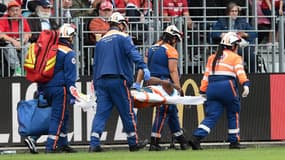 Faris Moumbagna évacué sur civière à Brest, lors du premier match de l'OM cette saison, le 17 août 2024