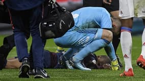 Mbappé au sol après le choc