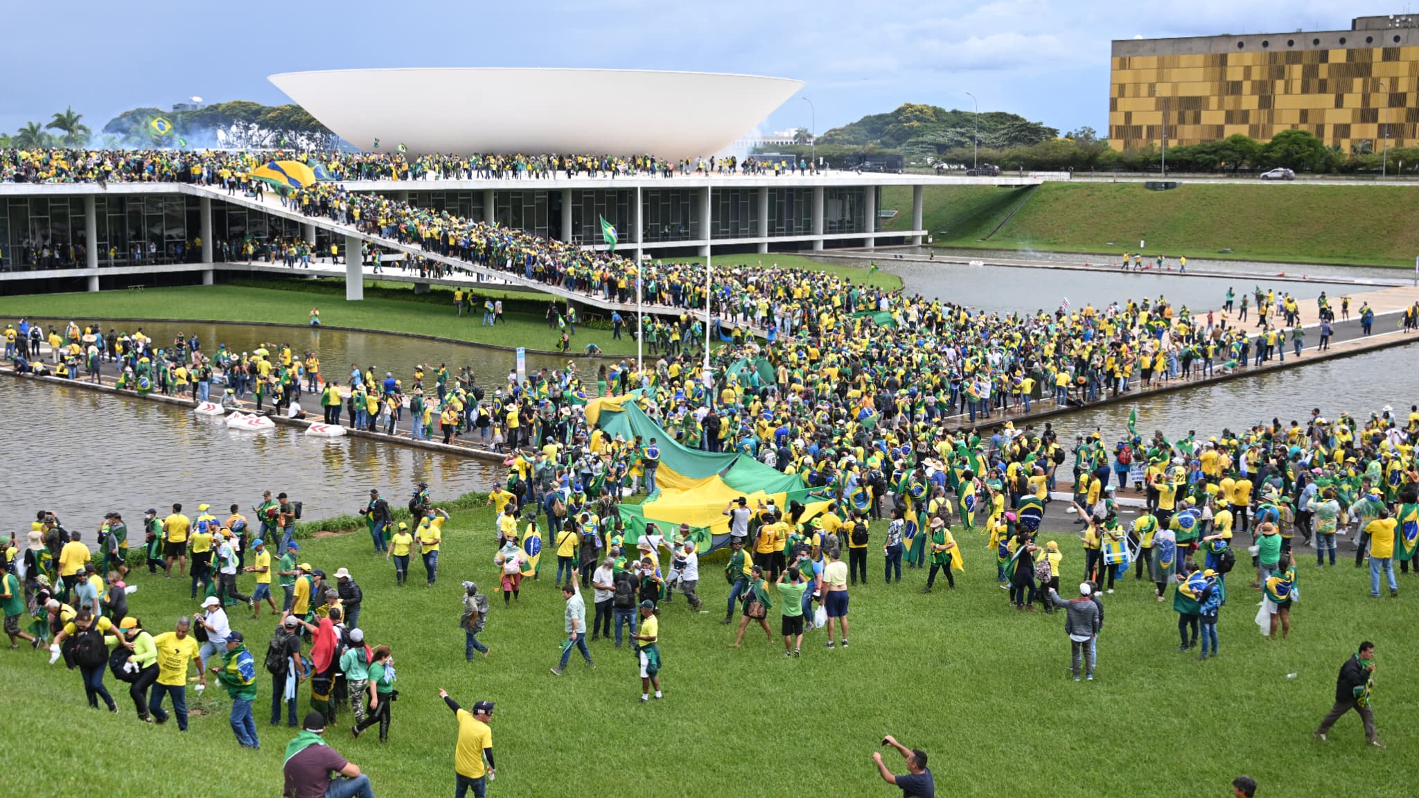 Lula w Brasilii odwiedza splądrowany pałac prezydencki