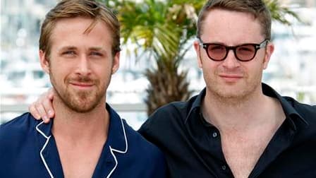 Le réalisateur danois Nicolas Winding Refn (à droite) et l'un de ses acteurs, Ryan Gosling lors de la séance photo pour le film "Drive", à Cannes. Ce pur film d'action pour le moins silencieux suit un homme, cascadeur le jour et chauffeur pour le milieu l