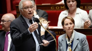 François Rebsamen a défendu l'abandon de la généralisation du CV anonyme.