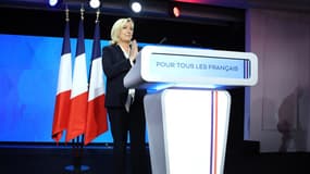 Marine Le Pen au Pavillon d'Armenonville, dans le 16e arrondissement de Paris