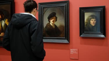 Les Rembrandt, alors qu'ils étaient exposés au Louvre, à Paris.