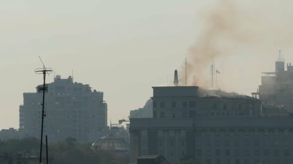 GUERRE EN UKRAINE: AU MOINS DEUX MORTS DANS DES BOMBARDEMENTS RUSSES, LE BÂTIMENT GOUVERNEMENTAL TOUCHÉ À KIEV