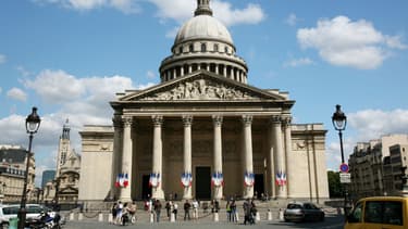 "Aux grands hommes la Patrie reconnaissante" peut-on lire sur le fronton du Panthéon à Paris.
