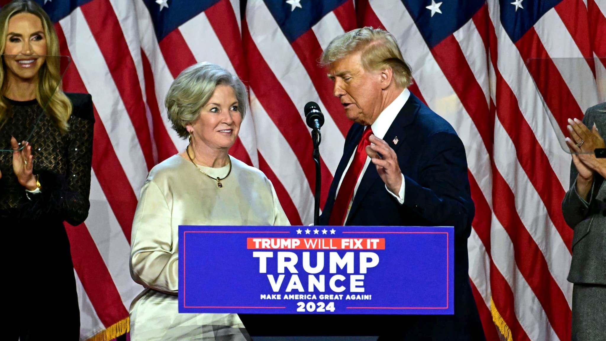 Susie Wiles et Donald Trump, le mercredi 6 novembre à West Palm Beach, en Floride Susie Wiles et Donald Trump, le mercredi 6 novembre à West Palm Beach, en Floride