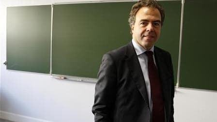 Le ministre de l'Education, Luc Chatel, juge probable la suppression d'au moins 16.000 postes l'an prochain dans l'Education nationale, soit autant que cette année, par non-remplacement d'un départ en retraite sur deux. /Photo d'archives/REUTERS/Pascal Ro