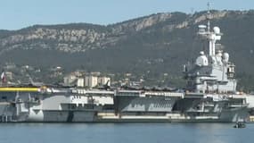 Toulon: le porte-avions Charles-de-Gaulle a quitté la rade pour débuter une nouvelle mission