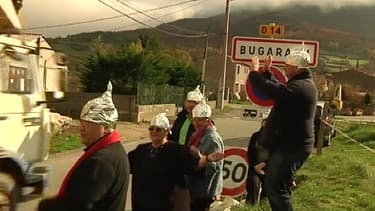 A Bugarach, les habitants accueillent les survivalistes