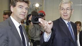 Philippe Varin, président du directoire de PSA Peugeot Citroën, lors de la visite d'Arnaud Montebourg de "La Française de Mécanique", usine de moteurs commune à PSA et Renault à Douvrin (Nord).