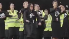 Un haka sur le tarmac de l'aéroport d'Auckland
