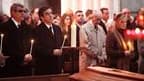 Le Premier ministre Francois Fillon et Philippe De Villiers (à gauche), président du Conseil général de Vendée, assistent à la messe célébrée en la cathédrale de Luçon à la mémoire des 29 victimes de la tempête en Vendée. Une messe pour l'ensemble des 53