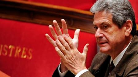 L'un des deux ministres évincés dimanche du gouvernement, Christian Blanc, affirme avoir pris la décision de démissionner "il y a quelques temps" et se dit victime d'un "guet-apens". /Photo d'archives/REUTERS/Jacky Naegelen