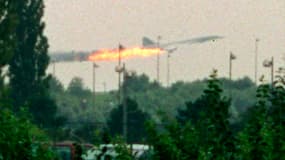 Photo du Concorde en flammes quelques instants avant son crash