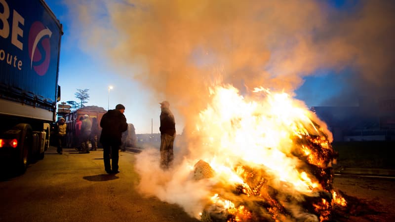 Des agriculteurs en colère ont encerclé Vannes ce matin - Lundi 15 février 2016