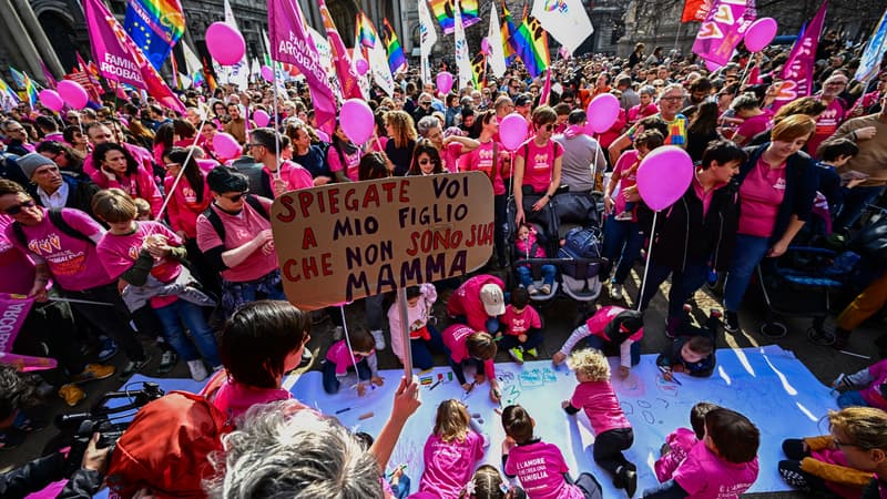 Italie: le gouvernement Meloni veut restreindre les droits des parents homosexuels, manifestation à Milan