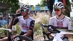 Nils Politt et Tadej Pogacar (UAE Team Emirates) sur le Critérium du Dauphiné, le 12 juin 2025.