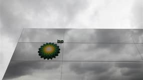 BP va verser des indemnités record dans le cadre d'un accord conclu avec le département américain de la Justice après la marée noire provoquée en 2010 par l'explosion sur une de ses plates-formes dans le golfe du Mexique. /Photo d'archives/REUTERS/Andrew