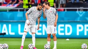 Karim Benzema et Antoine Griezmann à l'échauffement des Bleus